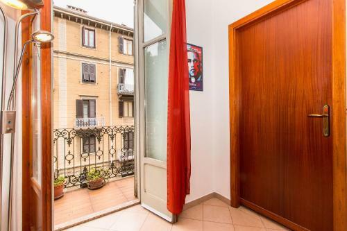 Vanchiglietta Roomy Apartment