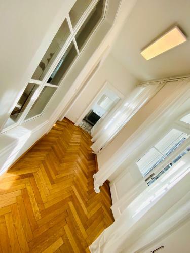 Hostal Crops City Stay