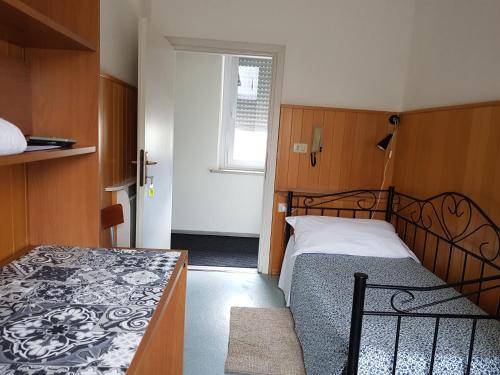 Hostal Al Fari - Affittacamere.