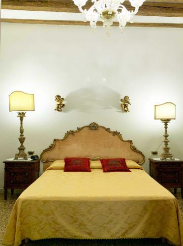 Hostal Luxury Venetian Rooms