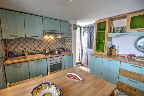Raito Villa Sleeps 6 Air Con