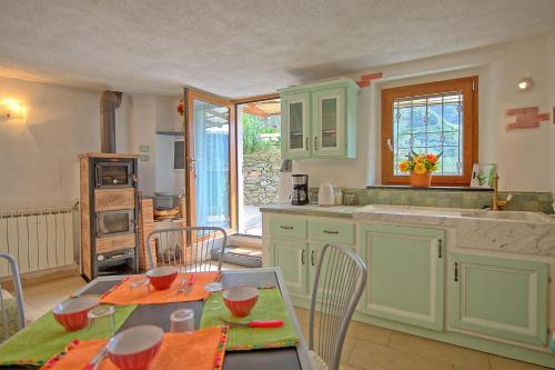 Legnaro Apartment Sleeps 4 With Wifi