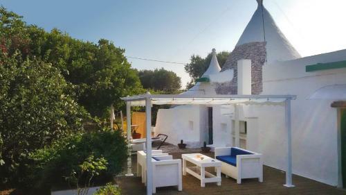 Summer In The Trullo 4 Post Bed Holiday Home