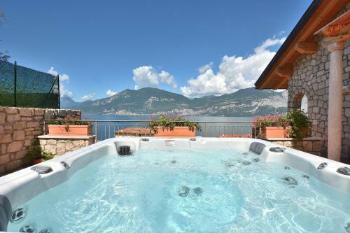 Paradise Apartment With Jacuzzi Lake View