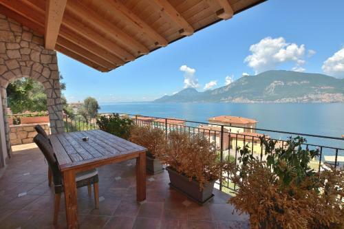 Paradise Apartment With Jacuzzi Lake View