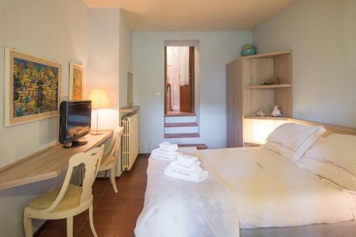 Massino Visconti Apartment Sleeps 6 With Pool And Wifi