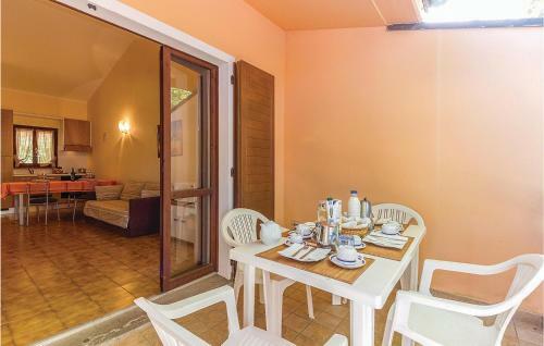 Two-bedroom Apartment In Albarella Ro
