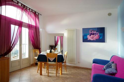 Mezzegra Villa Sleeps 5 Pool Wifi