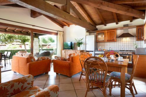 Salina Bamba Villa Sleeps 6 With Air Con