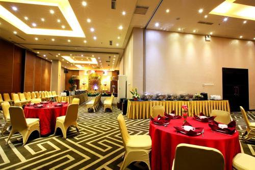 Hotel Continent Centrepoint Panakkukang
