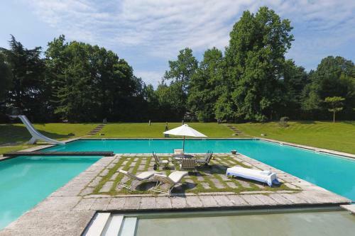 Cremella Villa Sleeps 26 With Pool