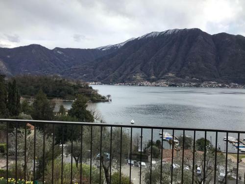 Big Apartment With Lake View And Three Bedrooms