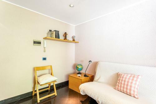 Apartment With Private Parking & Shared Pool!
