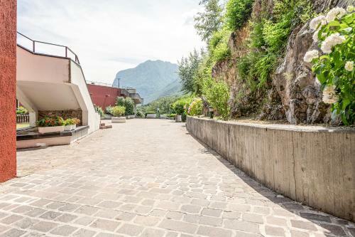 Apartment With Private Parking & Shared Pool!