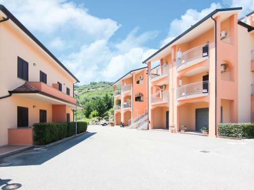 Simplistic Apartment In Marina Di Mandatoriccio With Pool