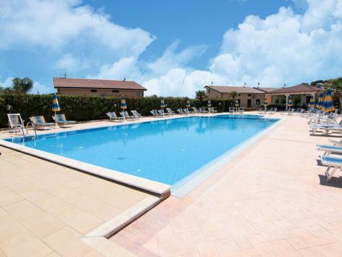 Simplistic Apartment In Marina Di Mandatoriccio With Pool