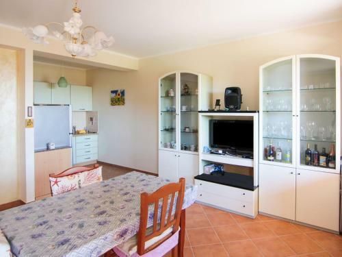 Simplistic Apartment In Marina Di Mandatoriccio With Pool