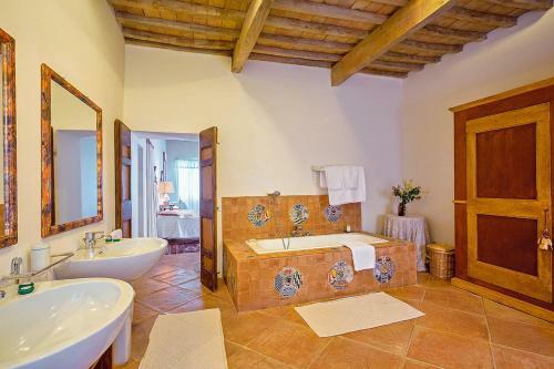 La Mita Apartment Sleeps 8 With Pool And Wifi