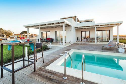 Reitani Villa Sleeps 8 Pool Air Con Wifi