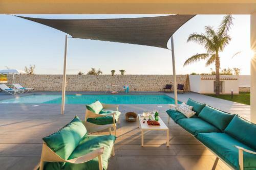 Reitani Villa Sleeps 7 With Pool And Air Con
