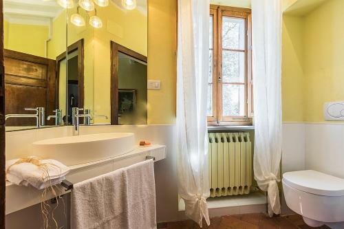 Massa E Cozzile Villa Sleeps 12 Pool Wifi
