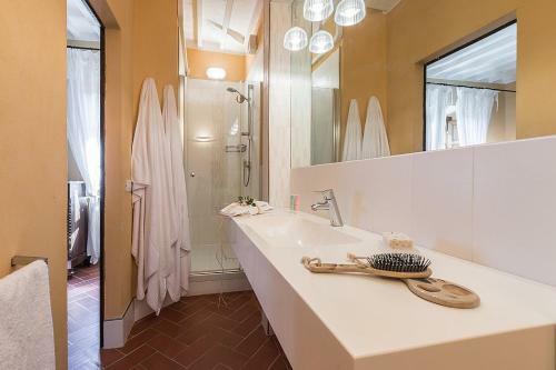 Massa E Cozzile Villa Sleeps 12 Pool Wifi