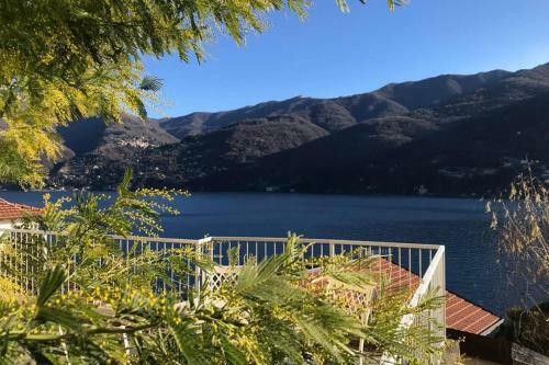 In-style Apartment Carate Urio