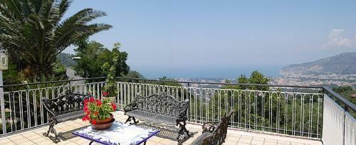 Colli Di Fontanelle Villa Sleeps 4 Pool