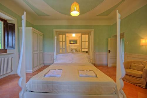 Lastro Villa Sleeps 16 Pool Wifi