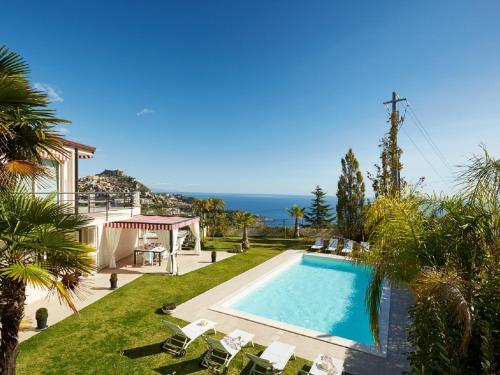 Pali Villa Sleeps 8 Pool Air Con Wifi