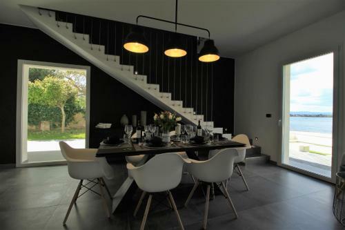 Isola Villa Sleeps 8 With Pool And Air Con