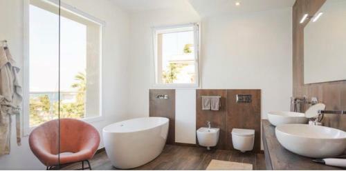 Isola Villa Sleeps 8 With Pool And Air Con