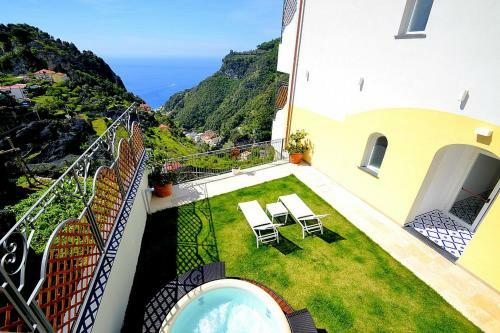 Pontone Villa Sleeps 2 With Pool And Air Con