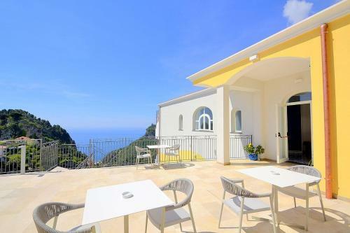 Pontone Villa Sleeps 2 With Pool And Air Con