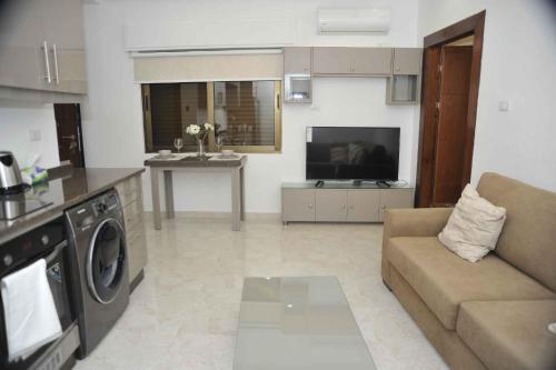 Amazing One Bedroom Apartment In Amman Elwebdah 2