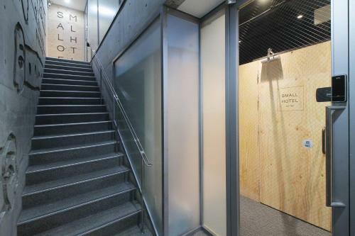 Small Hotel - Hondori Shopping Arcade (3g)