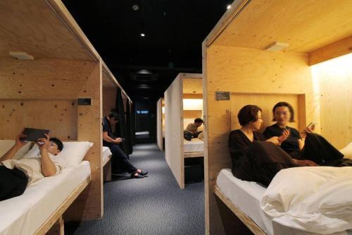 Small Hotel - Hondori Shopping Arcade (3g)