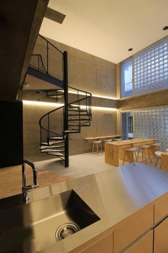 Small Hotel - Hondori Shopping Arcade (3g)