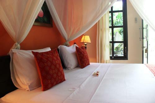Hostal Giri Sari Guest House