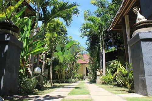 Hostal Giri Sari Guest House