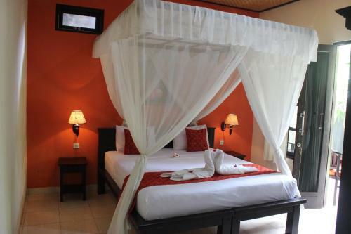 Hostal Giri Sari Guest House