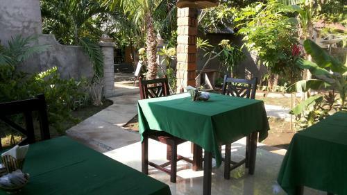 Hostal Giri Sari Guest House