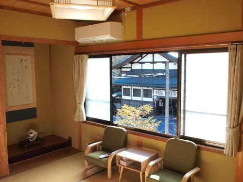 Hostal Guest House Hachi Hachi