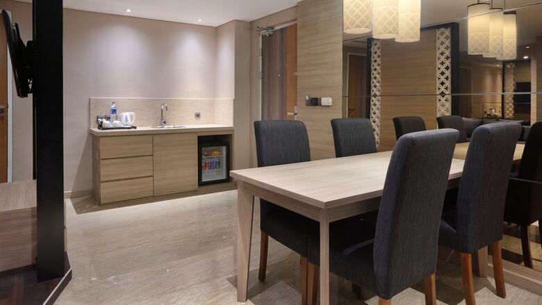 Aston Primera Pasteur Hotel And Convention Center