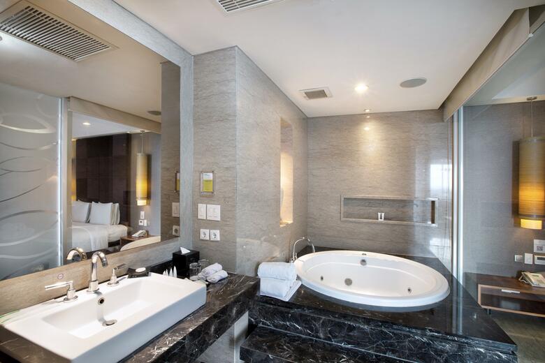 Aston Primera Pasteur Hotel And Convention Center