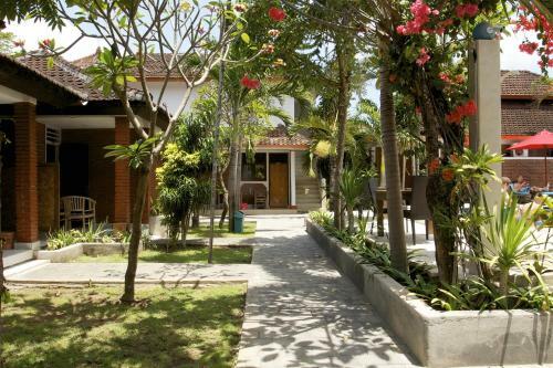 Hostal Ayu Lili Garden Cottages
