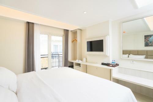 Alron Hotel