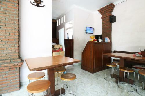 Hostal Warapsari Inn