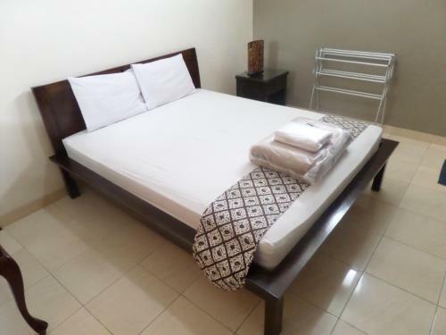 Hostal Ndalem Suratin Guesthouse