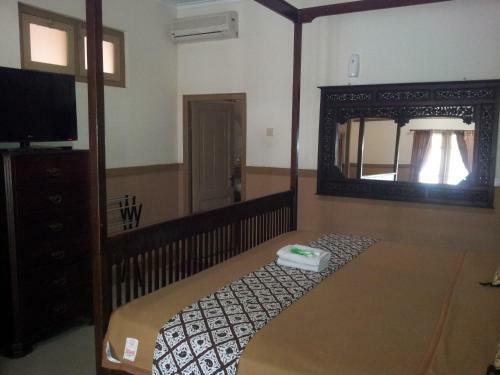 Hostal Ndalem Suratin Guesthouse